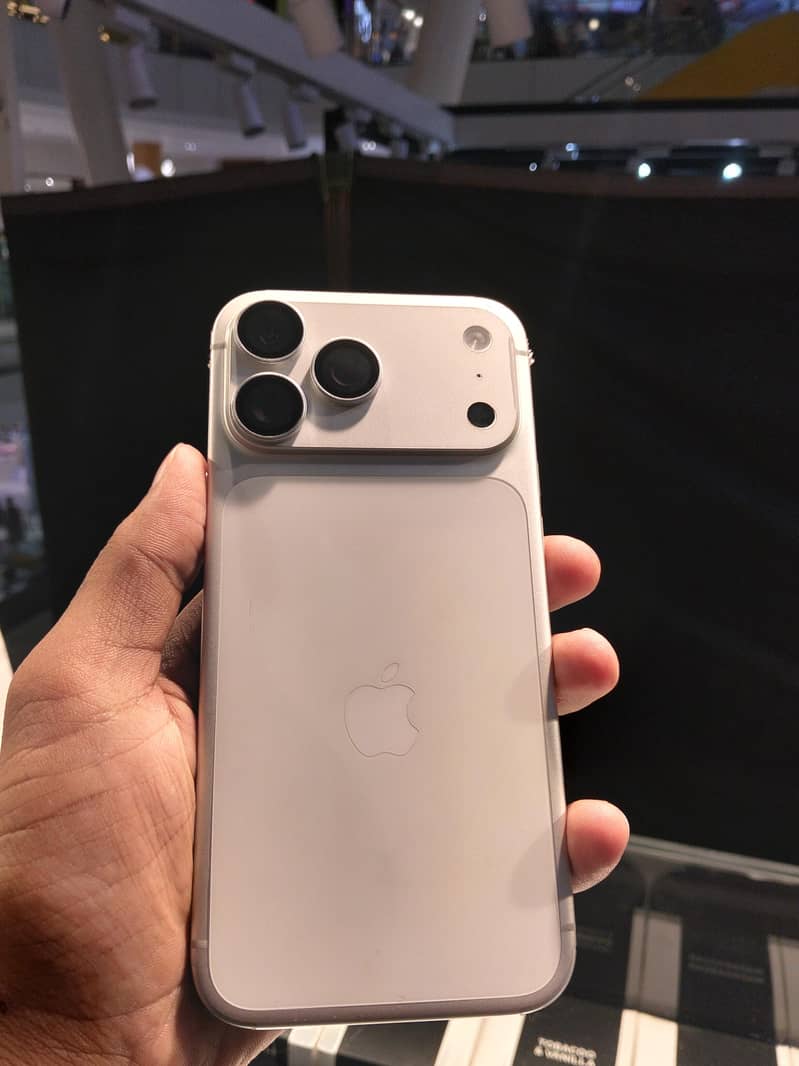 iPhone 17 pro max 1