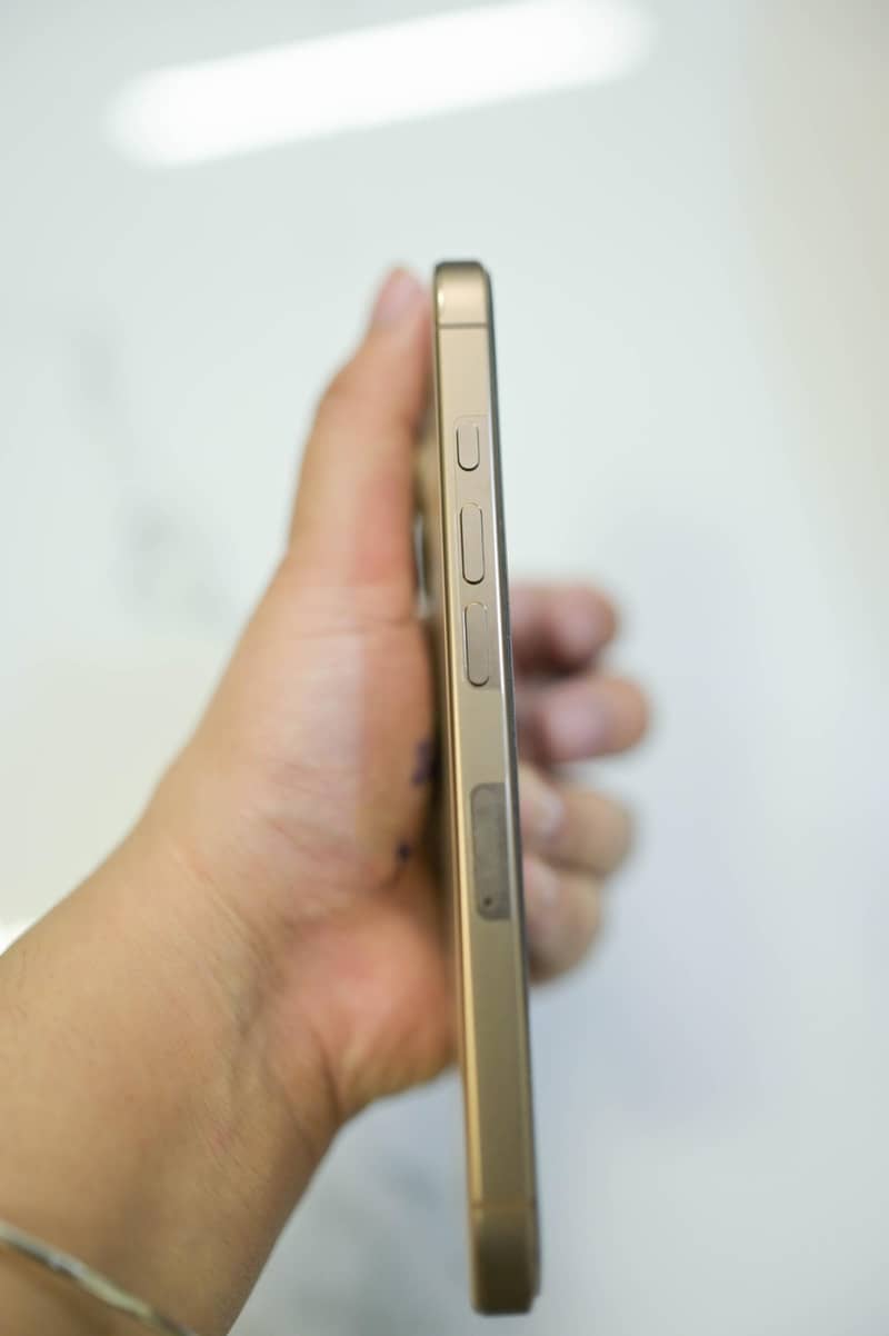 Apple iPhone 16 Pro 2