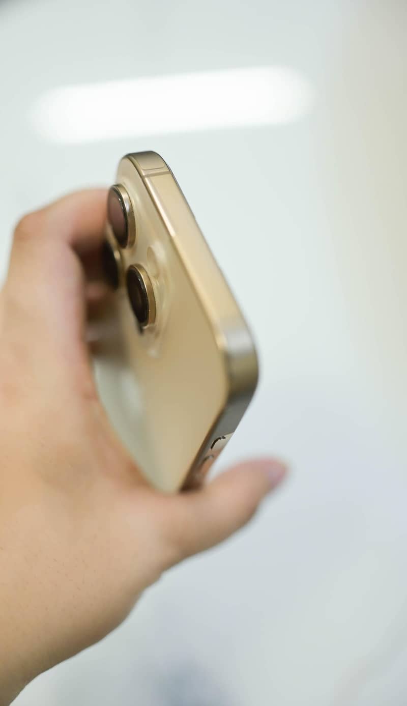Apple iPhone 16 Pro 3