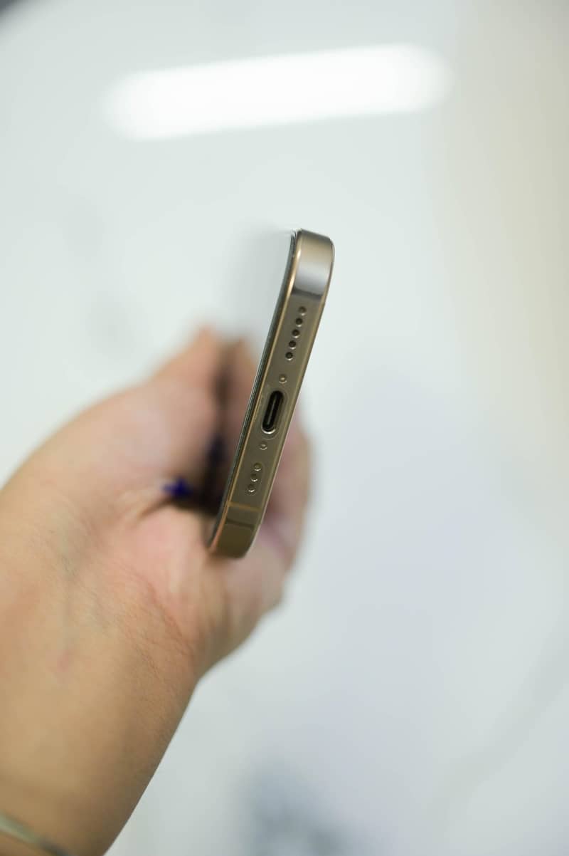 Apple iPhone 16 Pro 5