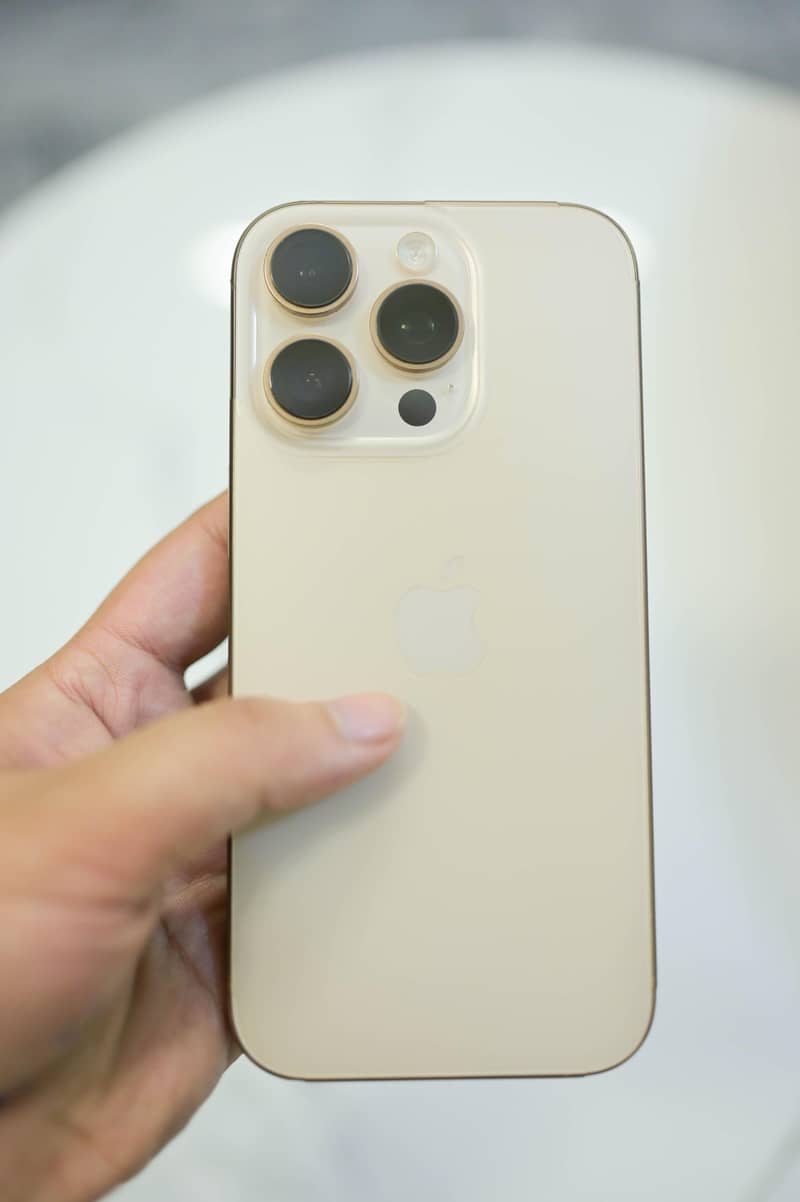 Apple iPhone 16 Pro 6