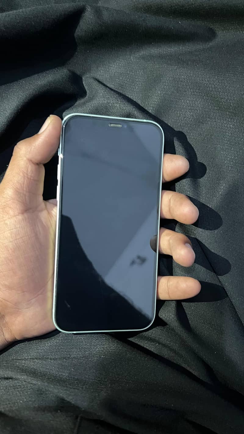 Apple iPhone 12 4