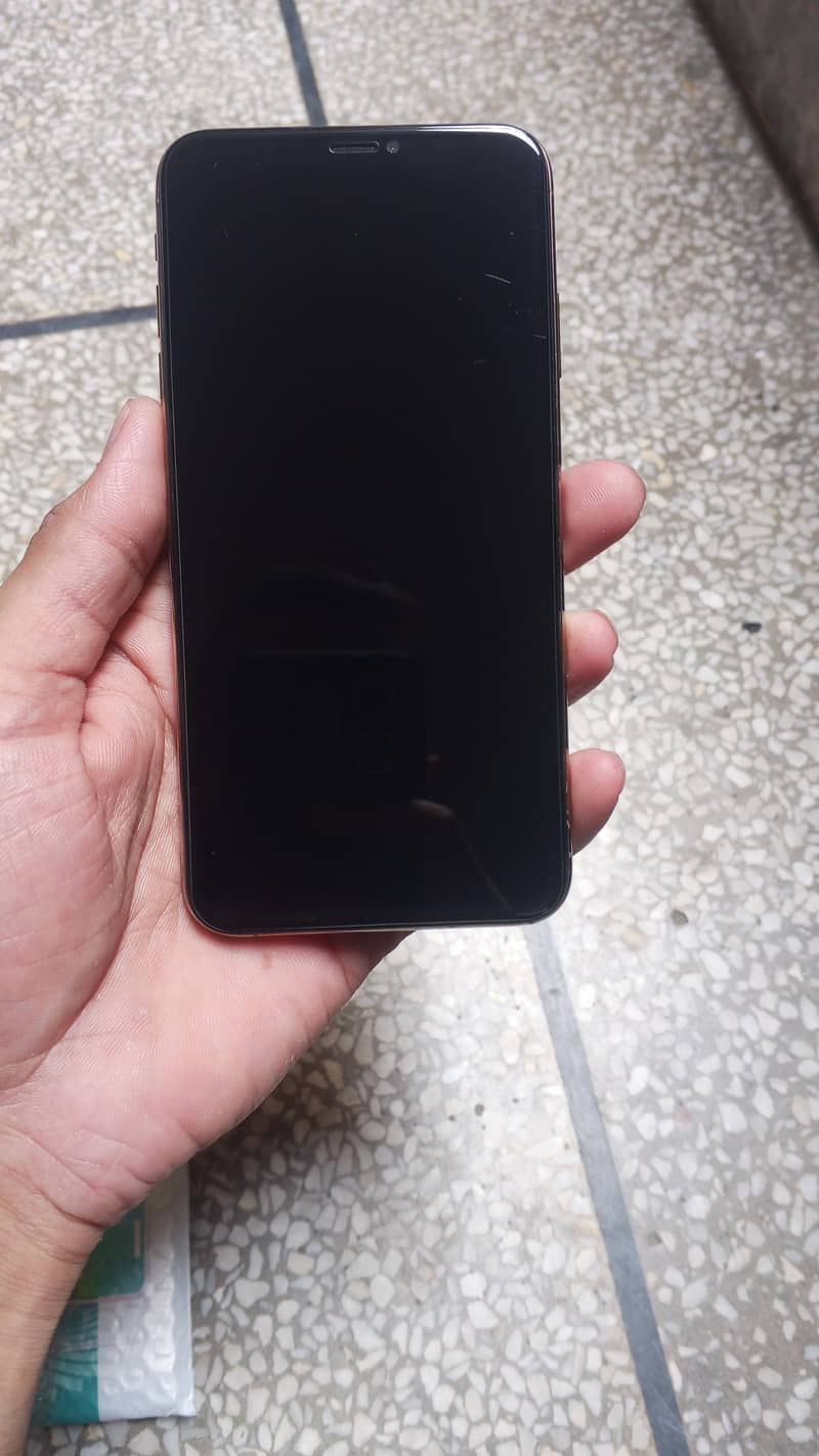 Apple iPhone XS Max 4