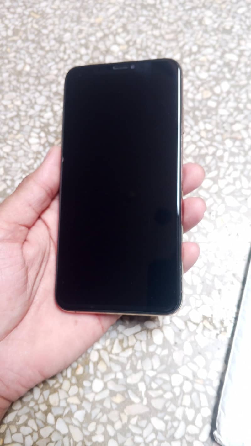 Apple iPhone XS Max 5