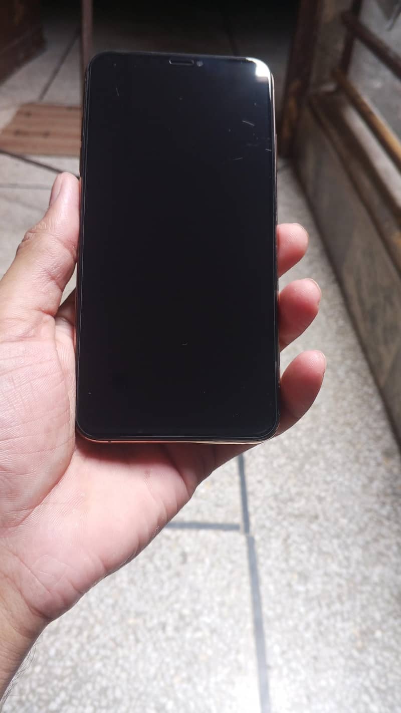 Apple iPhone XS Max 7