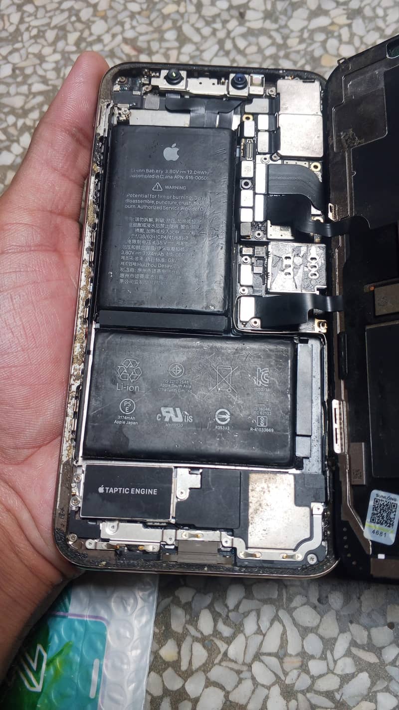 Apple iPhone XS Max 11