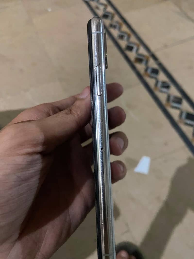 Apple iPhone X 3