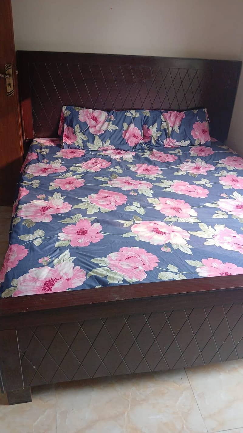 king size double bed 0
