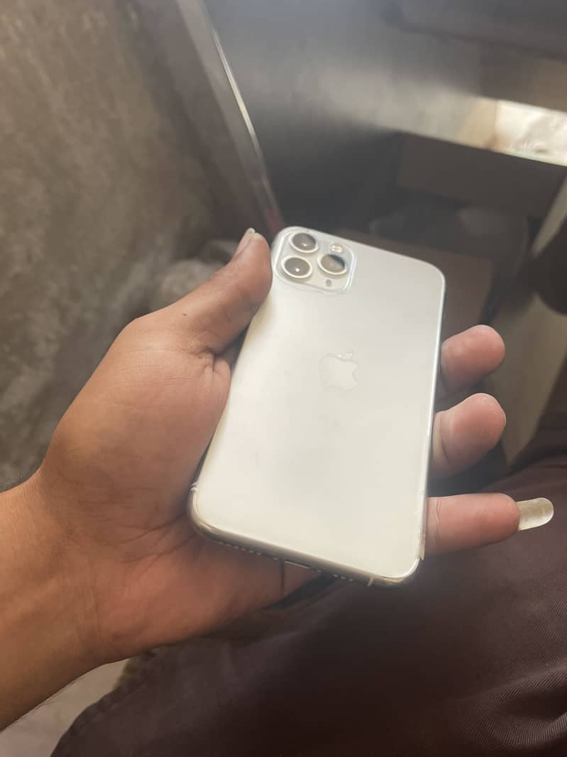 Apple iPhone 11 Pro 2