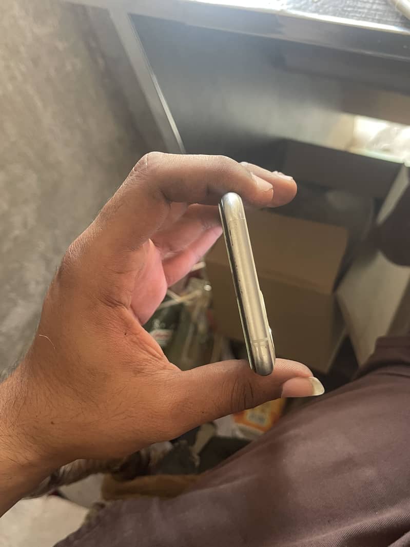 Apple iPhone 11 Pro 3