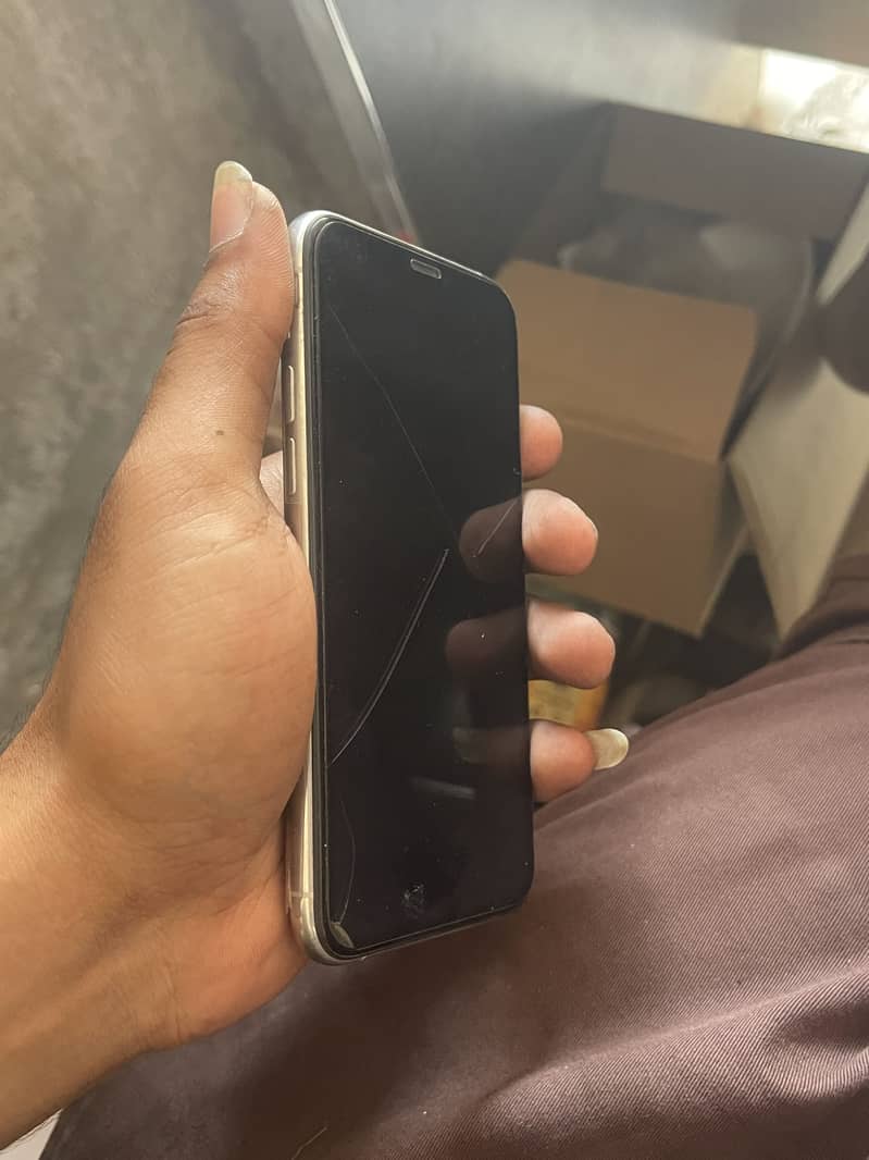 Apple iPhone 11 Pro 6
