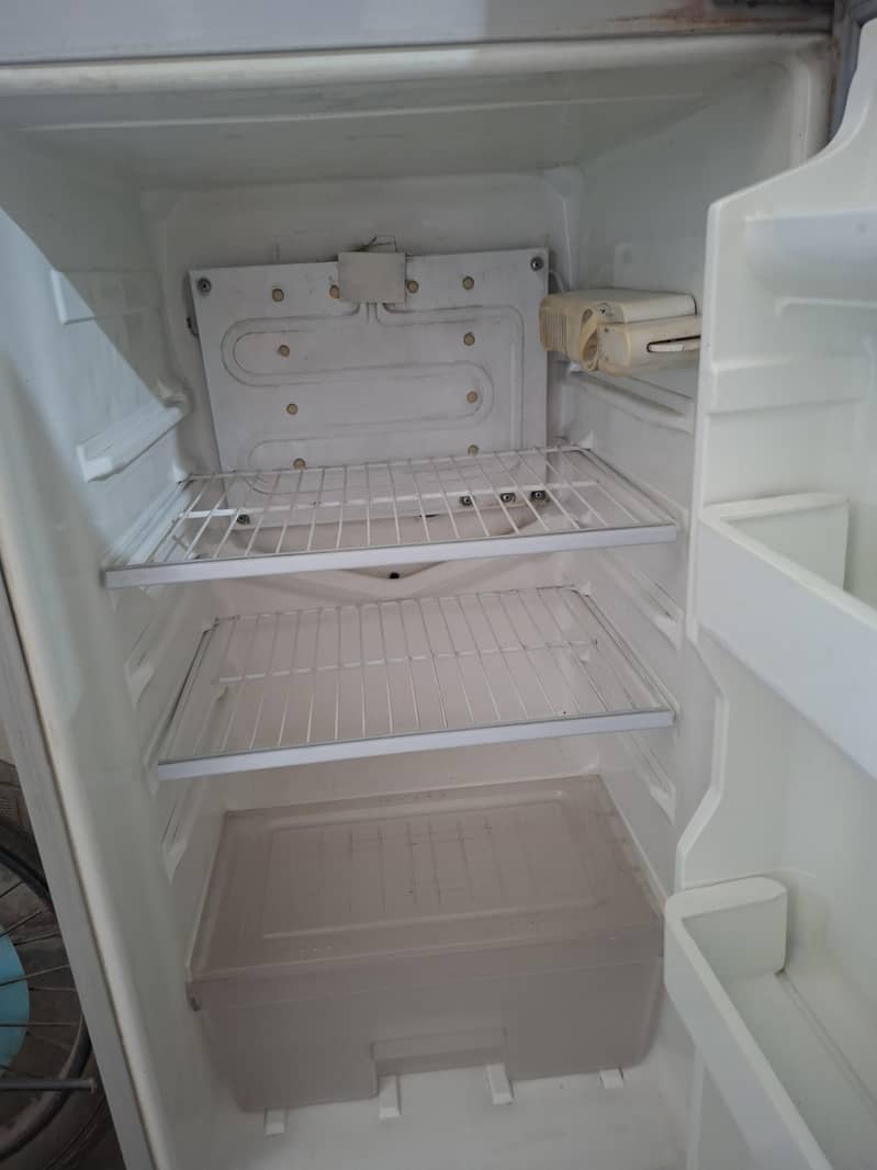 dawlance Mini refrigerator 4