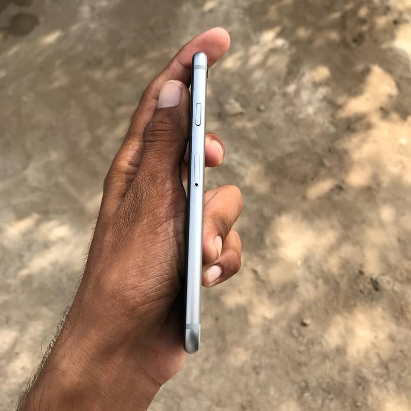Apple iPhone 6S 1