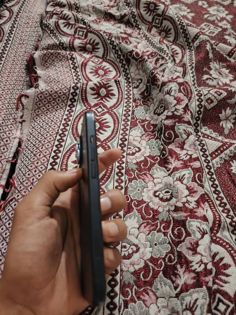 Apple iPhone 15 2