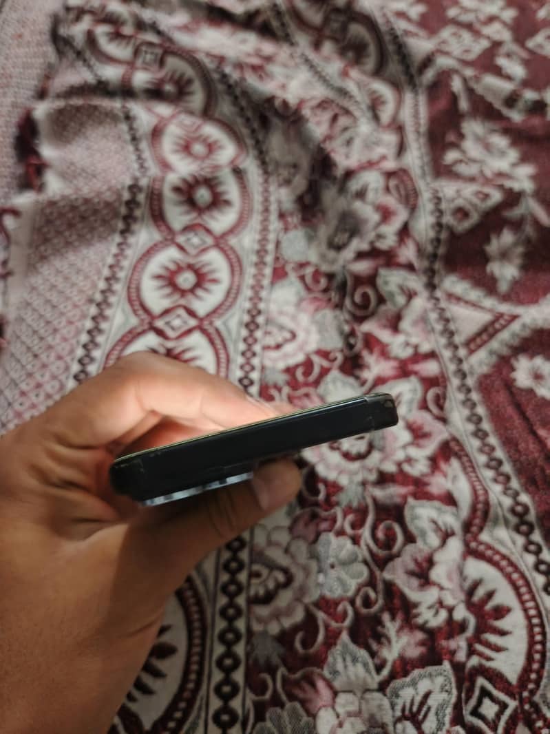 Apple iPhone 15 4
