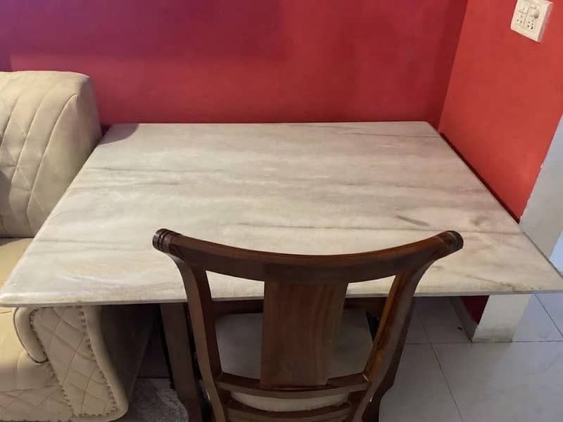 4 Seater dinning table 0