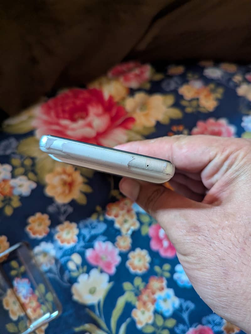 Google Pixel 7 4