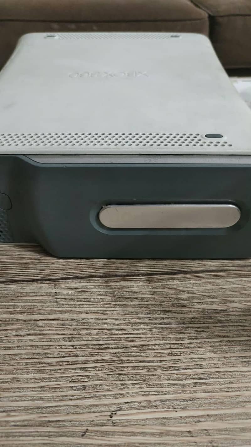 Only Console xbox 360 and ps2 2