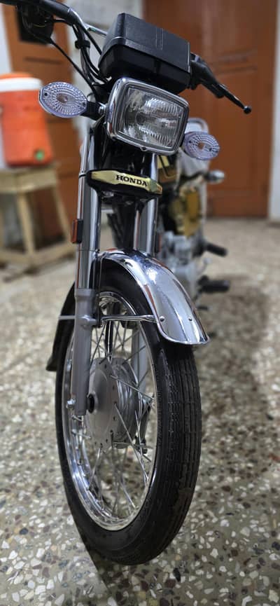 Honda CG 125 Model 24/25 Special Edition Gold