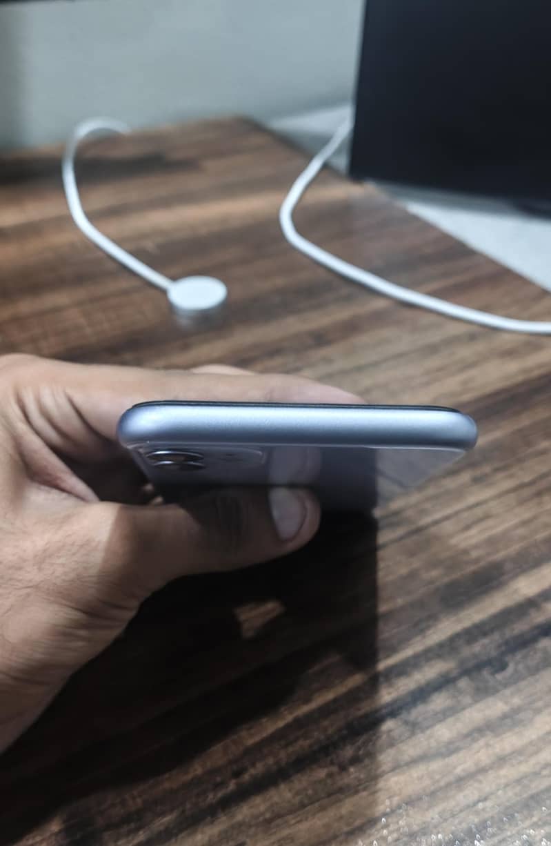 Apple iPhone 11 3