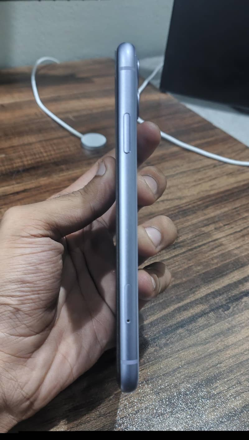 Apple iPhone 11 4