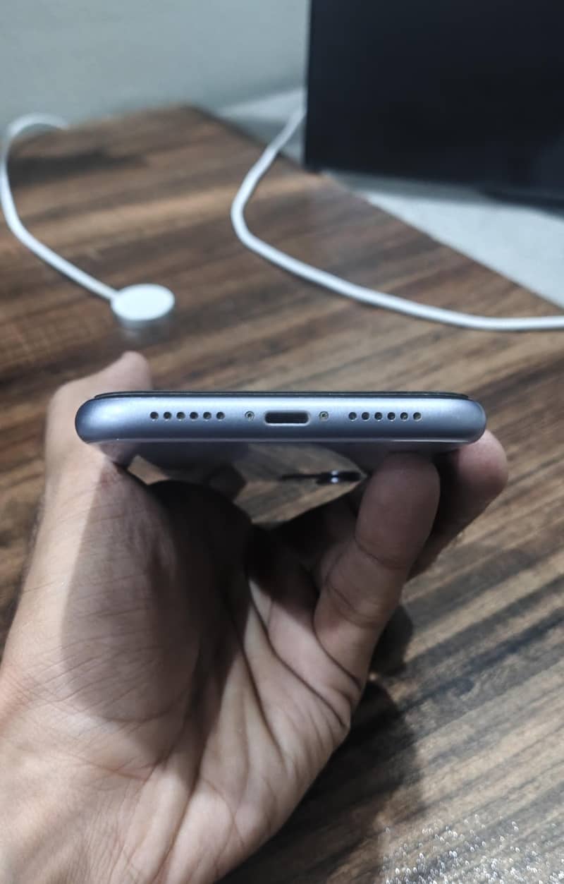 Apple iPhone 11 6