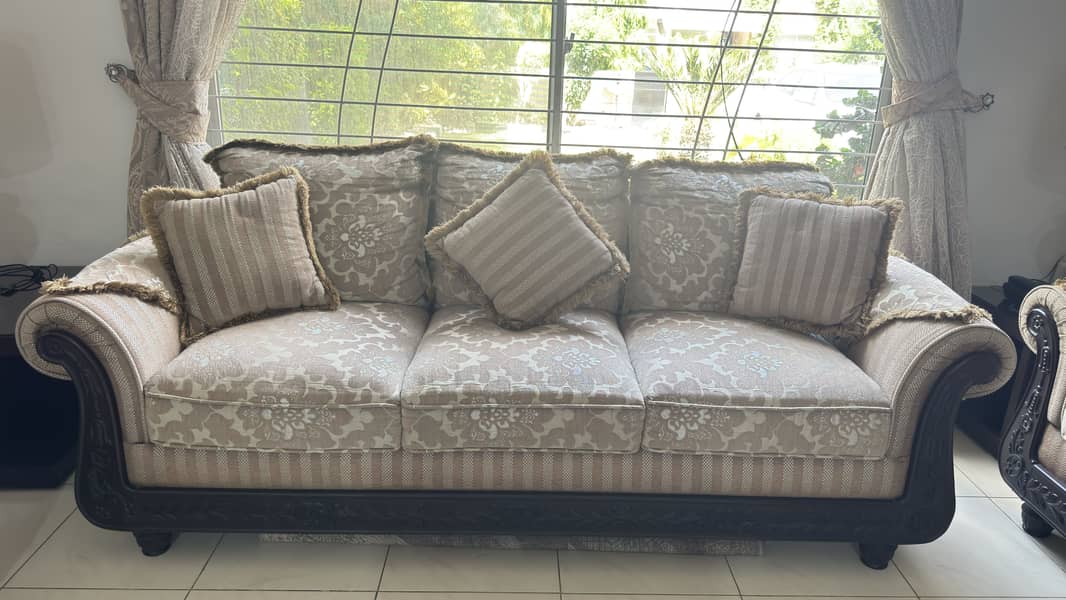 7 seater sofas in perfect condition 3