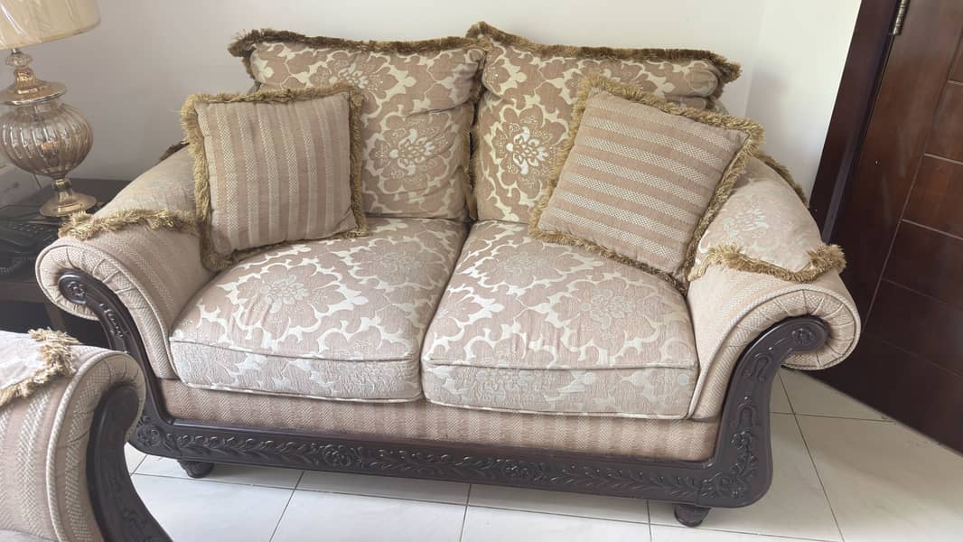 7 seater sofas in perfect condition 4