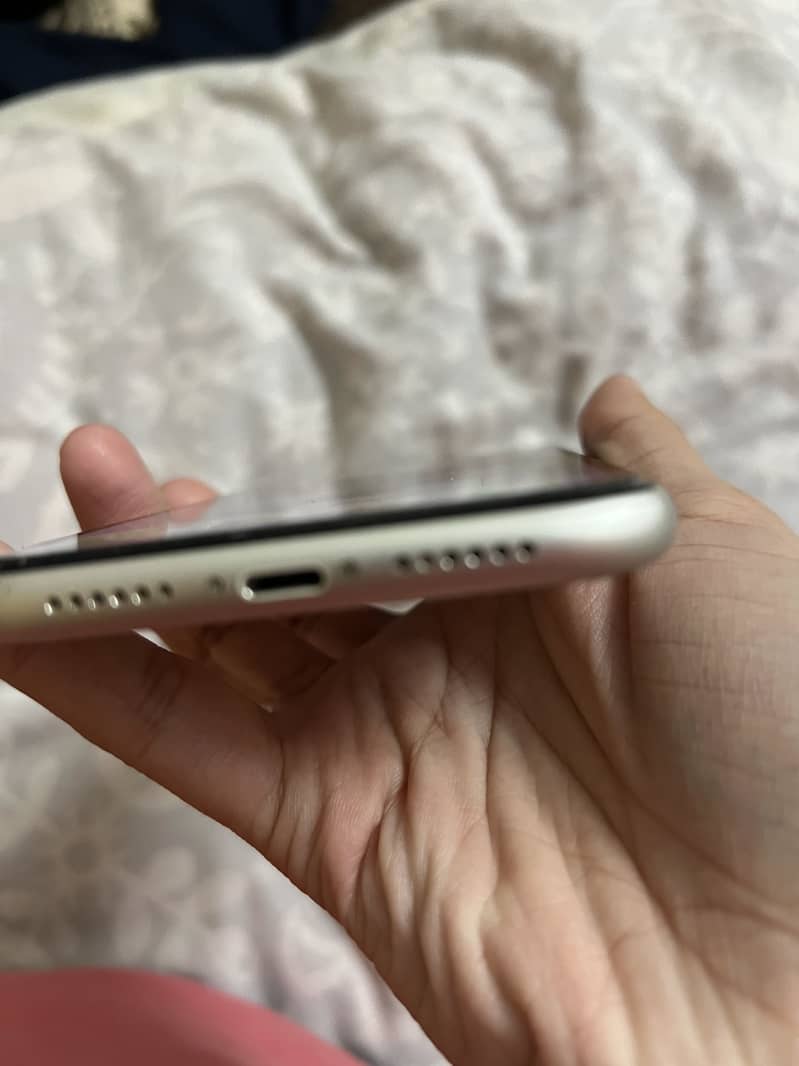 Apple iPhone 11 0