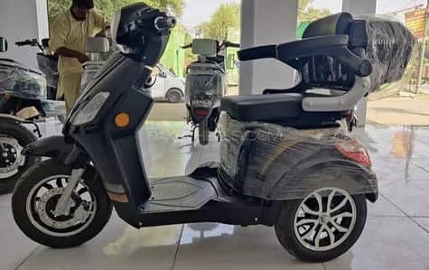 Crown ezee electric bike scooter 3 wheeler