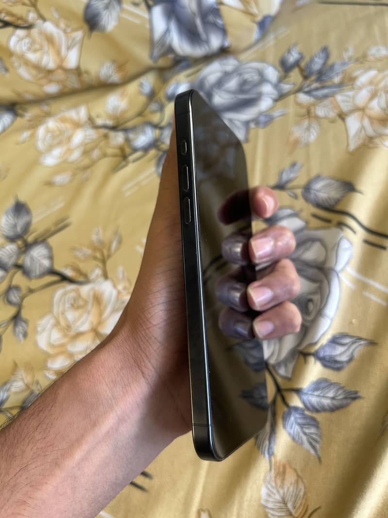 iPhone 15 Pro Max | lush condition | scratchless 2