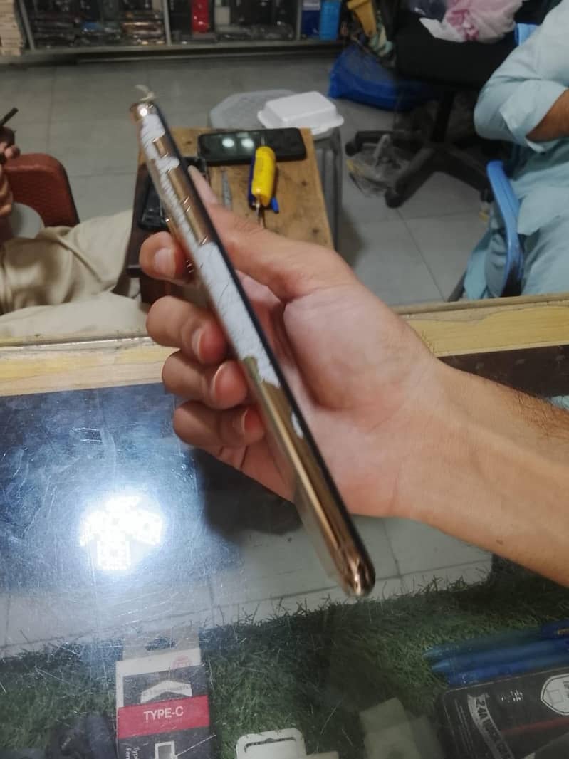 Apple iPhone XS Max 1