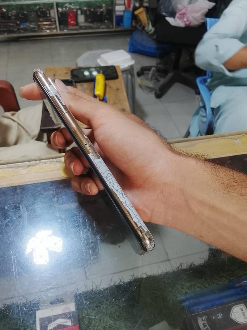 Apple iPhone XS Max 2
