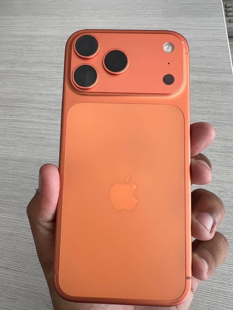 Apple iPhone 17 Pro Max 4