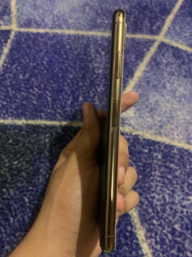 Apple iPhone XS Max 3