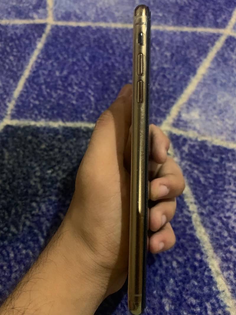 Apple iPhone XS Max 6