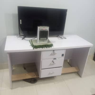 Study Table / Laptop Table for Sale – Good Condition