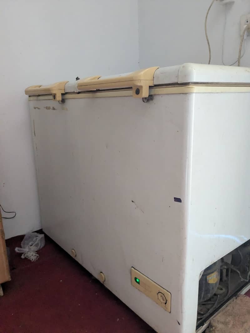 Good working Deep Freezer 3