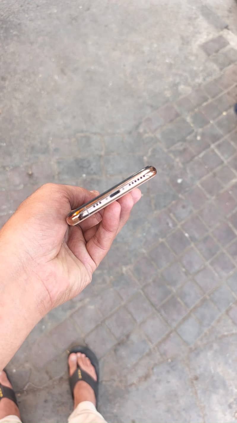 Apple iPhone XS 1