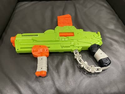 Two Nerf guns good condition limited edition green and white colour