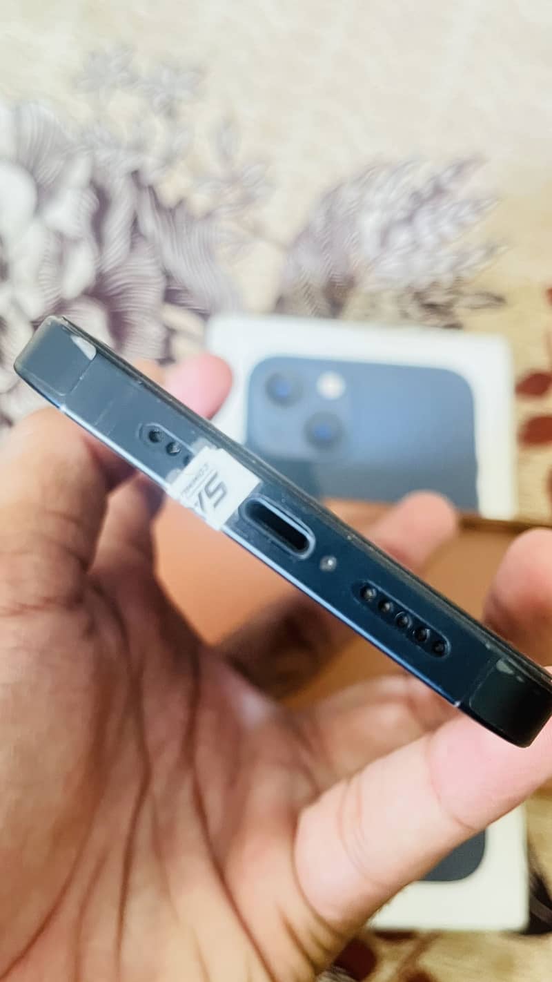 Apple iPhone 13 7
