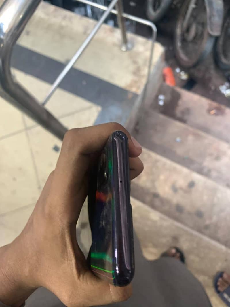 Samsung Mobile A31 1