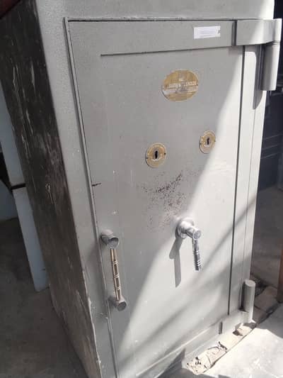 Cash safe locker