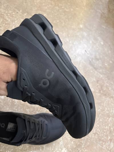 Original On Cloudezone Black - EU 43/US 9.5 - Imported frm Switzerland