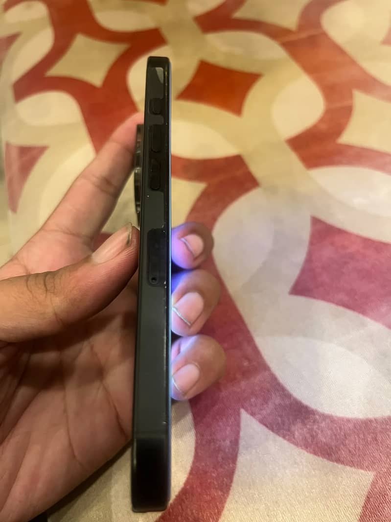 Apple iPhone 16 Pro 3
