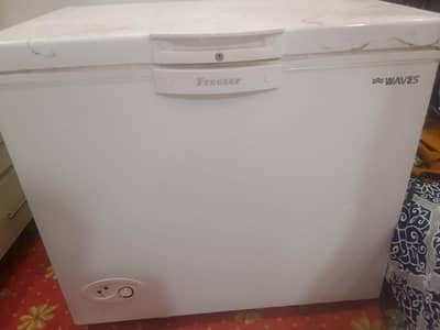 urgent for sale freezer jis bhai ko chahie WhatsApp Karen