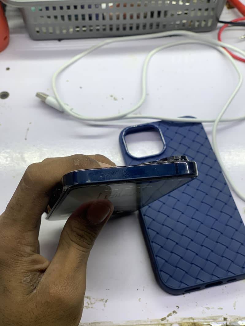 Apple iPhone 14 JV 4