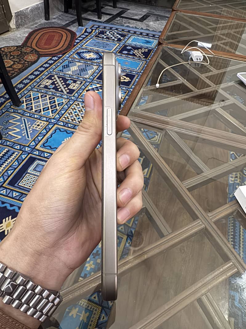 Apple iPhone 15 Pro Max 2