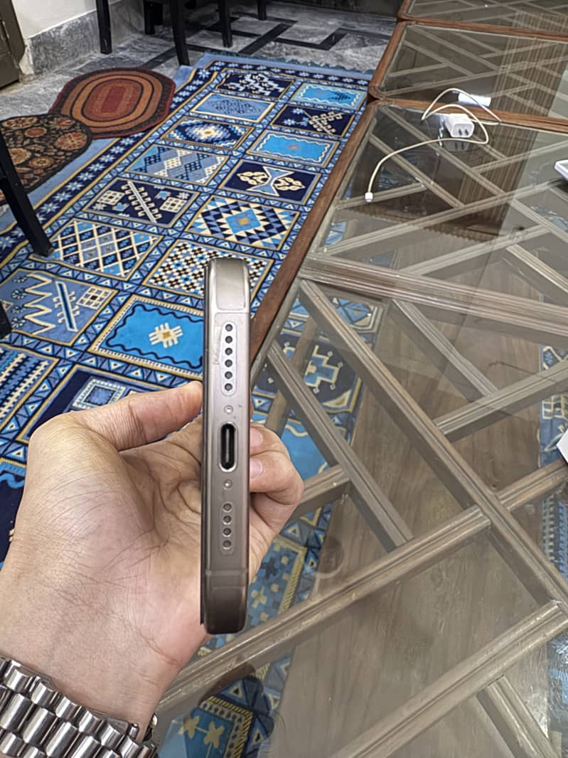 Apple iPhone 15 Pro Max 3