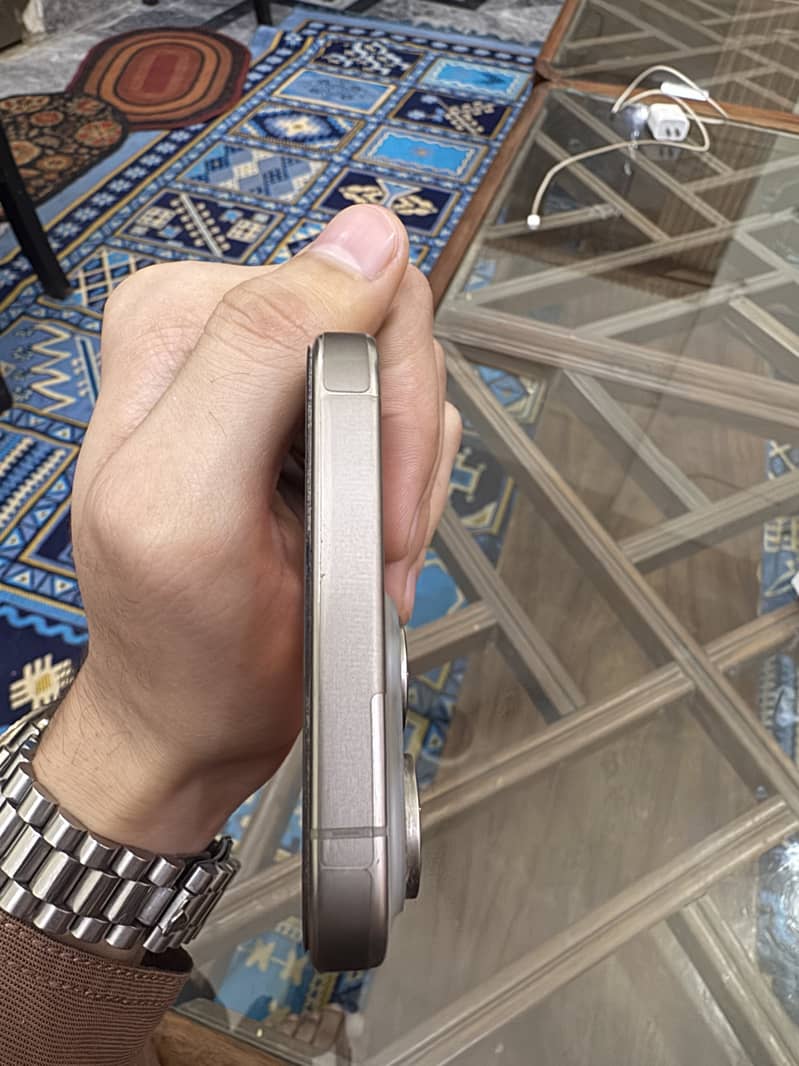 Apple iPhone 15 Pro Max 4